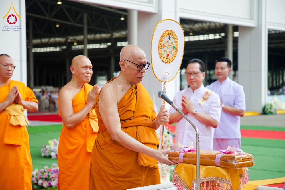 ภาพ No.316627:วันอาทิตย์ที่ 29 มีนาคม พ.ศ. 2569 พิธีทอดผ้าบังสุกุลและพิธีชำระร่าง โยมพ่อณรงค์ จินตมากุล  สิริอายุ 99 ปี 11 เดือน โยมบิดา พระครูปลัดรัตนวีรวัฒน์ (รังสฤษดิ์ อิทฺธิจินตโก) ที่ปรึกษาเจ้าคณะจังหวัดปทุมธานี เจ้าอาวาสวัดพระธรรมกาย  ณ ฌาปนสถานชั่วคราว ทางเข้า 