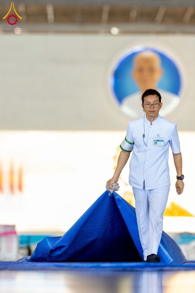 ภาพ No.256911:วันที่ 5 ตุลาคม พ.ศ. 2568 พิธีตักบาตร ข้าวสารอาหารแห้ง ณ บ้านแก้วเรือนทองคุณยายฯ สภาธรรมกายสากล วัดพระธรรมกาย