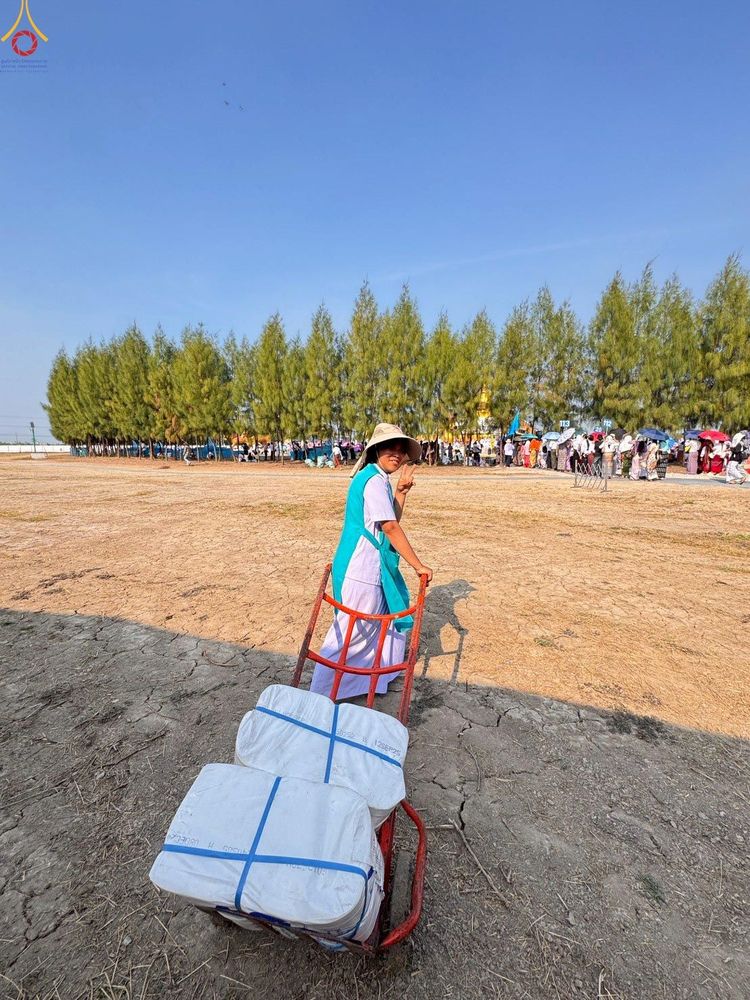 ภาพ No.306701:ภาพเบื้องหลังอาสาสมัครรวมใจ ชุดที่ 5 ในโครงการธรรมยาตรา กตัญญูบูชา มหาปูชนียาจารย์ พระมงคลเทพมุนี(สด จนฺทสโร) พระผู้ปราบมาร อนุสรณ์สถาน 7 แห่ง ปีที่ 14