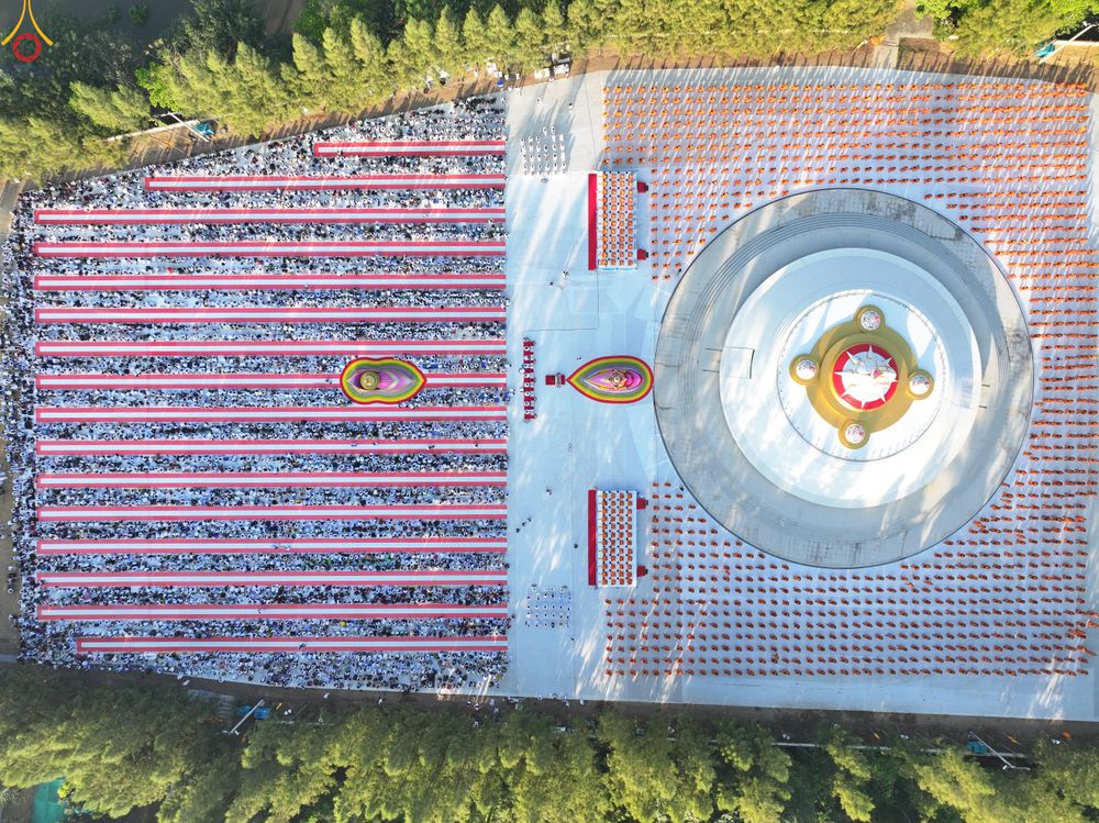 ภาพ No.292409:วันที่ 11 มกราคม พ.ศ. 2569 พิธีตักบาตรพระธรรมยาตรา ณ อนุสรณ์สถานคลองบางนางแท่น อ.สามพราน จ.นครปฐม ในโครงการธรรมยาตรา กตัญญูบูชา มหาปูชนียาจารย์ พระมงคลเทพมุนี(สด จนฺทสโร) พระผู้ปราบมาร อนุสรณ์สถาน 7 แห่ง ปีที่ 14