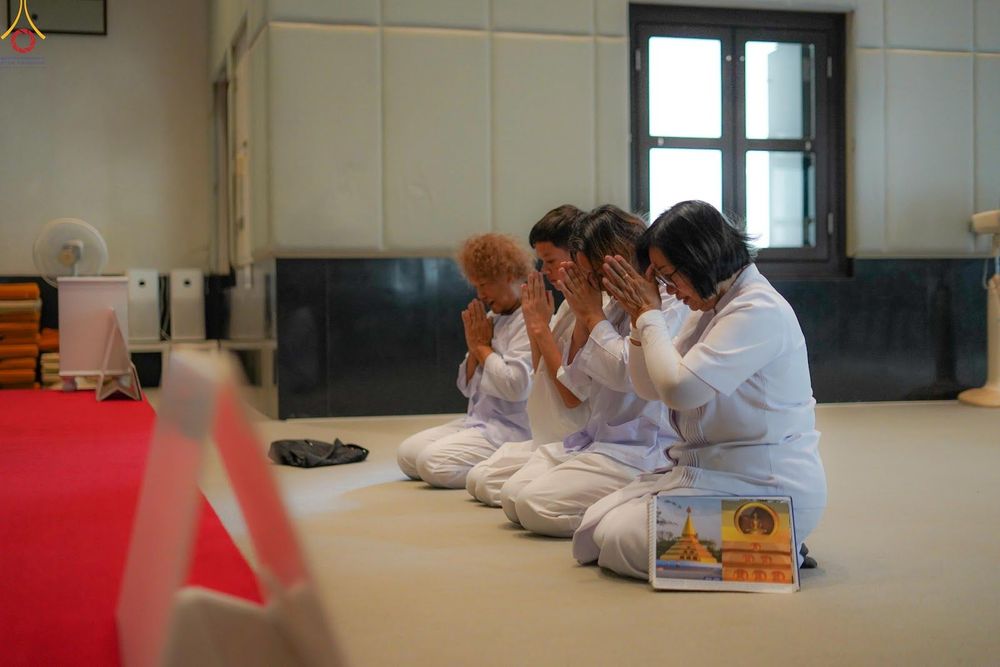 ภาพ No.345138:วันที่ 7 - 19 สิงหาคม พ.ศ.2569 ต้อนรับชาวต่างชาติเยี่ยมชมวัดพระธรรมกาย