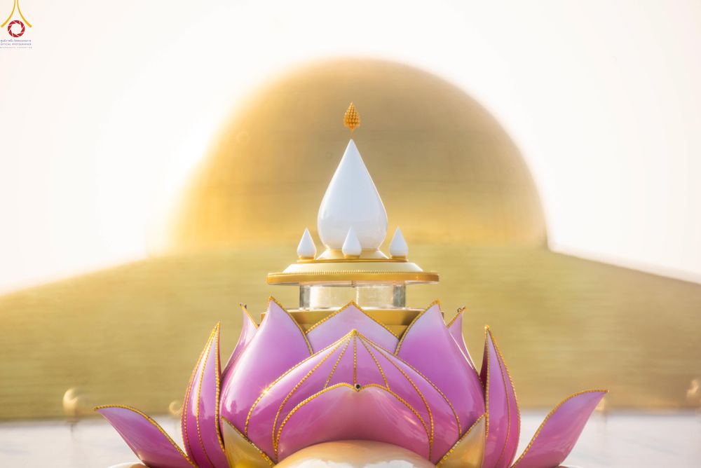 ภาพ No.281562:วันที่ 24 ธันวาคม พ.ศ.2568 พระธรรมยาตรา ปฏิบัติธรรม และถ่ายภาพหมู่ประวัติศาสตร์ ณ ลานหน้ามหาวิหารพระมงคลเทพมุนีฯ วัดพระธรรมกาย