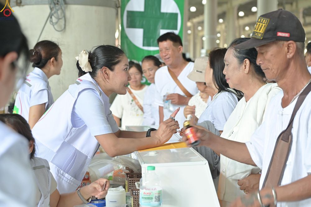 ภาพ No.323795:วันที่ 22 เมษายน พ.ศ.2569(วันคุ้มครองโลก) งานถวายมหาสังฆทาน 40,000 กว่าวัดทั่วประเทศ คณะสงฆ์ฉันภัตตาหารเพล