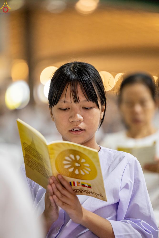 ภาพ No.280310:วันที่ 31 ธันวาคม พ.ศ.2568 -วันที่ 1 มกราคม พ.ศ.2569 พิธีฉลองชัยสวดมนต์บทธัมมจักกับปปวัตนสูตร ครบ 8,000,000,000 จบ , พิธีสวดมนต์ข้ามปี ณ วัดพระธรรมกาย