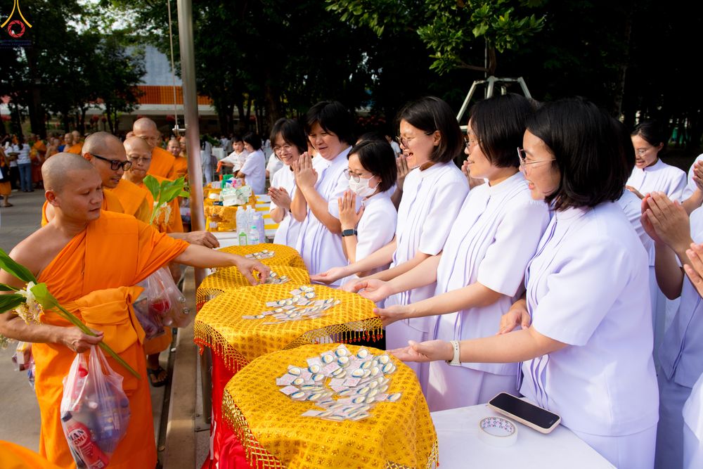 ภาพ No.342103:วันพฤหัสบดีที่ 30 กรกฎาคม พ.ศ.2569 วันเข้าพรรษา วัดพระธรรมกาย
