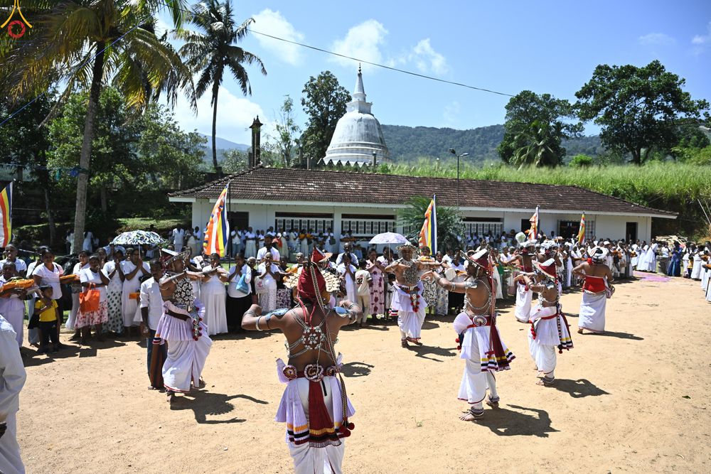 ภาพ No.278724:วันที่ 30 ตุลาคม 2568  กฐินสมทบวัดต่างประเทศ โดยคณะศิษยานุศิษย์  บูชาธรรม 81 ปี หลวงพ่อธัมมชโย  ณ วัดศรีโพธินันทะ ประเทศศรีลังกา