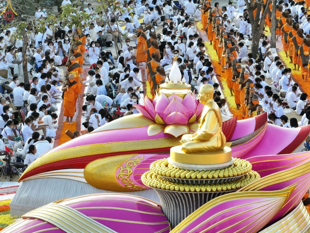 ภาพ No.70762:พิธีต้อนรับพระธรรมยาตรา ในโครงการธรรมยาตรากตัญญูบูชา มหาปูชนียาจารย์ พระมงคลเทพมุนี(สด จนฺทสโร) พระผู้ปราบมาร อนุสรณ์สถาน 7 แห่ง ปีที่ 11 วันที่ 14 มกราคม พ.ศ. 2566 ณ อนุสรณ์สถานลำดับที่ 3 สถานที่เกิดในเพศสมณะ วัดสองพี่น้อง อ.สองพี่น้อง จ.สุพรรณบุรี