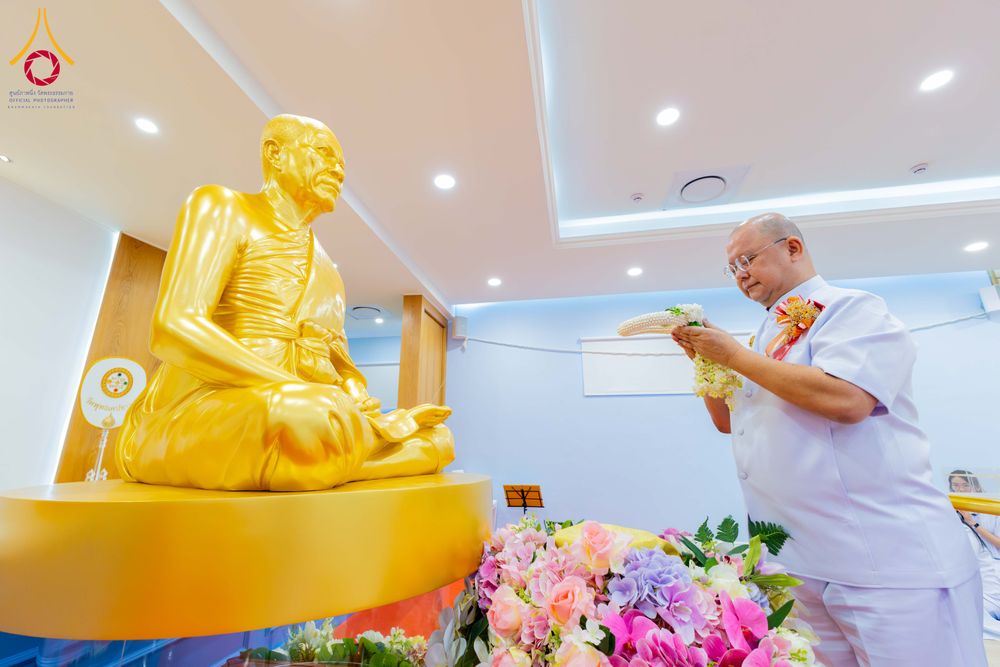 ภาพ No.313300:วันอาทิตย์ที่ 8 มีนาคม พ.ศ. 2569 พิธีสมโภชรูปเหมือนพระมงคลเทพมุนี (สด จนฺทสโร) และพิธีทอดผ้าป่าสามัคคีเพื่อสร้างวิหารพระมงคลเทพมุนี ณ วัดพุทธเคปทาวน์ ประเทศแอฟริกาใต้