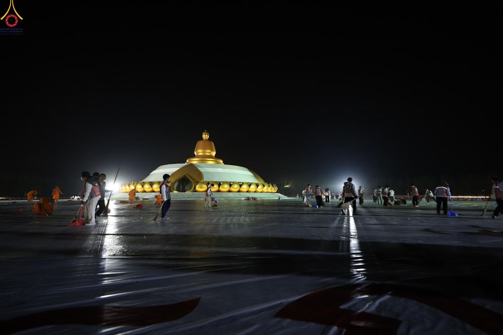 ภาพ No.306643:ภาพเบื้องหลังอาสาสมัครรวมใจ ชุดที่ 5 ในโครงการธรรมยาตรา กตัญญูบูชา มหาปูชนียาจารย์ พระมงคลเทพมุนี(สด จนฺทสโร) พระผู้ปราบมาร อนุสรณ์สถาน 7 แห่ง ปีที่ 14