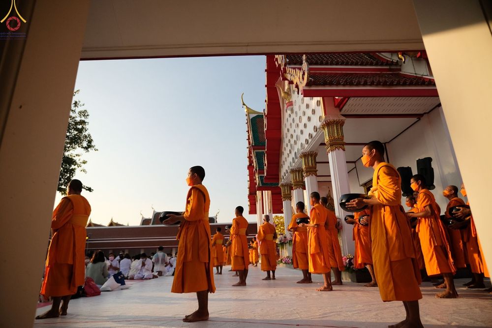 ภาพ No.72087:พิธีตักบาตรพระธรรมยาตราฯ ในโครงการธรรมยาตรากตัญญูบูชา มหาปูชนียาจารย์ พระมงคลเทพมุนี(สด จนฺทสโร) พระผู้ปราบมาร ปีที่ 11 ณ อนุสรณ์สถานลำดับที่ 3 สถานที่เกิดใหม่ในเพศสมณะ วัดสองพี่น้อง อ.สองพี่น้อง จ.สุพรรณบุรี วันที่ 18 มกราคม พ.ศ. 2566