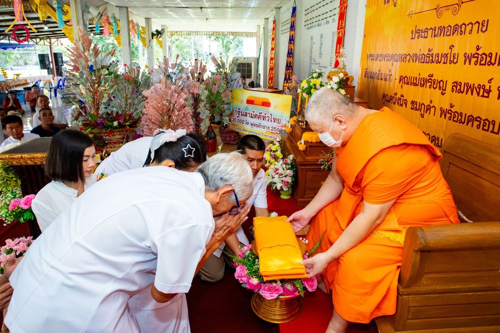 ภาพ No.173333:พิธีทอดกฐิน วัดศรีดงเย็น จ.ลำพูน ในโครงการกฐินสามัคคีทั่วไทย 30,000 วัด บูชาธรรม 80 ปี หลวงพ่อธัมมชโย โดยคณะศิษยานุศิษย์วัดพระธรรมกาย วันที่ 31 ตุลาคม พ.ศ. 2567