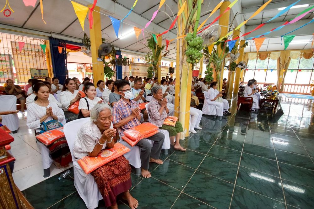 ภาพ No.250910:วันพุธที่ 8 ตุลาคม พ.ศ. 2568 พิธีทอดกฐินสามัคคีทั่วไทย 30,000 วัด โดยคณะศิษยานุศิษย์ บูชาธรรม 81 ปี หลวงพ่อธัมมชโย ณ วัดทองธรรมเนียบศรัทธาราม อ.พรหมพิราม จ.พิษณุโลก