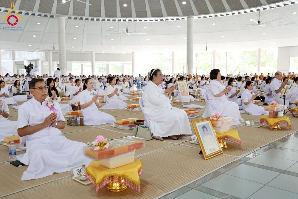 ภาพ No.271086:วันพุธที่ 20 พฤศจิกายน พ.ศ.2568 (วันพระ แรม 15 ค่ำ เดือน 12) พิธีบุพเปตพลี ครั้งที่ 173 ร่วมอุทิศบุญแด่หมู่ญาติที่ล่วงลับไปแล้ว และสืบทอดอายุพระพุทธศาสนา ณ หอฉันคุณยายอาจารย์ฯ วัดพระธรรมกาย