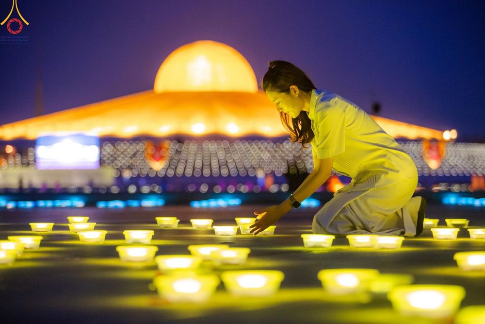 ภาพ No.279210:พิธีจุดวิสาขประทีป พิธีเวียนประทักษิณ ในวันวิสาขบูชา พุธที่ 22 พฤษภาคม พ.ศ. 2567 ( วันพระขึ้น 15 ค่ำ เดือน 6 ) ณ ลานธรรม พระมหาธรรมกายเจดีย์ วัดพระธรรมกาย จ.ปทุมธานี