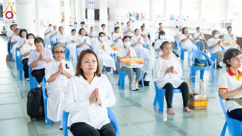 ภาพ No.268281:วันที่ 8 พฤศจิกายน พ.ศ. 2568 พิธีถวายภัตตาหารเมนูสวรรค์ เพื่อการบรรลุธรรม ณ หอฉันคุณยายอาจารย์ฯ วัดพระธรรมกาย