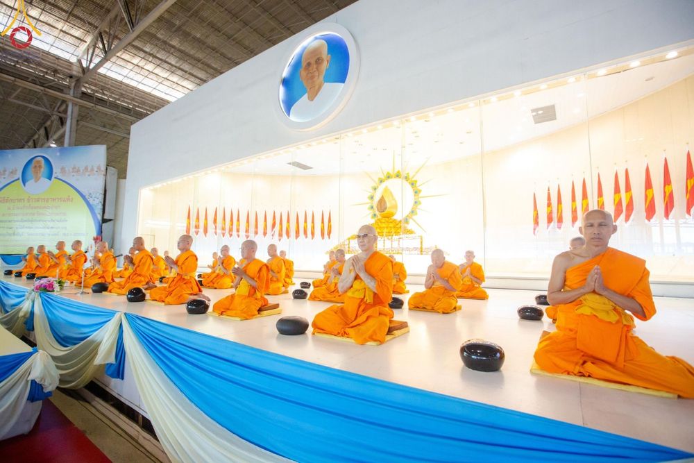 ภาพ No.150974:พิธีตักบาตร ในวันอาทิตย์ต้นเดือน วันที่ 1 กันยายน พ.ศ. 2567 ณ สภาธรรมกายสากล วัดพระธรรมกาย