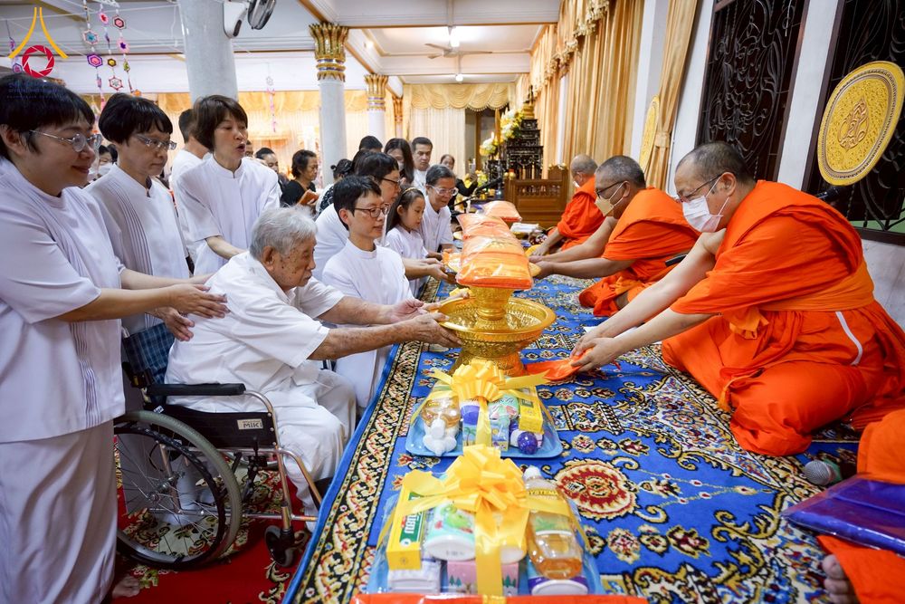 ภาพ No.273423:วันที่ 1 พฤศจิกายน พ.ศ. 2568 พิธีทอดกฐินสามัคคีทั่วไทย ณ วัดทินกรนิมิต อ.เมือง จ.นนทบุรี โดยคณะศิษยานุศิษย์ บูชาธรรม 81 ปี หลวงพ่อธัมมชโย