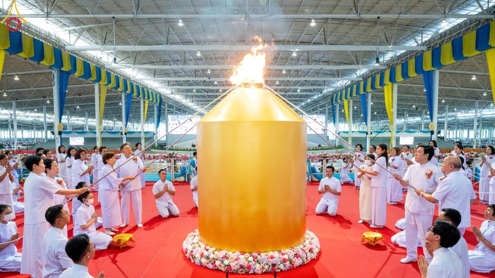 ภาพ No.151421:พิธีจุดเทียนใจ ไฟนิรันดร์ อนันตชัย ณ สภาธรรมกายสากล วัดพระธรรมกาย วันอาทิตย์ต้นเดือนที่ 1 กันยายน พ.ศ. 2567