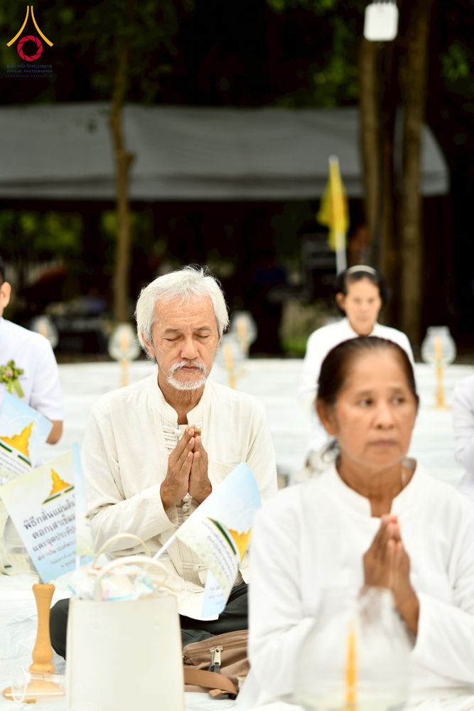 ภาพ No.261860:วันที่ 14 ตุลาคม พ.ศ. 2568 พิธีกลั่นแผ่นดิน โปรยทรายตอกเสาเข็มมหามงคลต้นแรก  สร้างองค์พระเจดีย์และจุดประทีปถวายเป็นพุทธบูชา ณ ศูนย์ปฏิบัติธรรมชัยนาท ต.ธรรมามูล อ.ชัยนาท จ.ชัยนาท