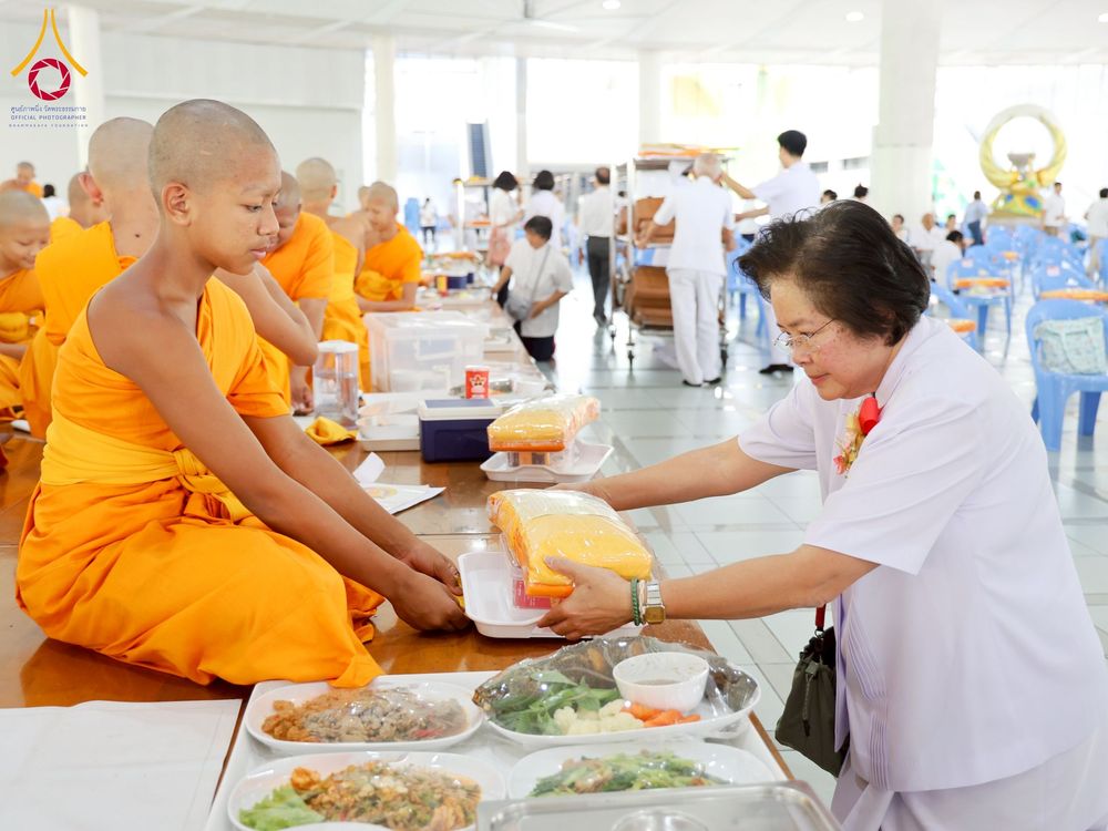 ภาพ No.263023:วันที่ 21 ตุลาคม พ.ศ. 2568 (วันพระ แรม 14 ค่ำ เดือน 11) พิธีบุพเปตพลี ครั้งที่ 171 ร่วมอุทิศบุญแด่หมู่ญาติที่ล่วงลับไปแล้ว และสืบทอดอายุพระพุทธศาสนา ณ หอฉันคุณยายอาจารย์ฯ วัดพระธรรมกาย