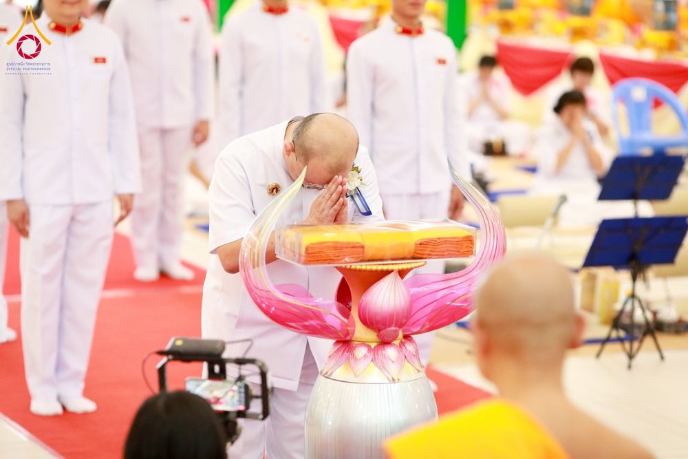 ภาพ No.159071:พิธีทอดผ้าป่าถวายทุนการศึกษาพระภิกษุสามเณรทั่วโลก และ พิธีถวายสังฆทานหนังสือพระไตรปิฏก 80 วัด บูชาธรรม 80 ปี หลวงพ่อธัมมชโย วันเสาร์ที่ 21 กันยายน พ.ศ. 2567 ณ โบสถ์พระไตรปิฏก วัดพระธรรมกาย