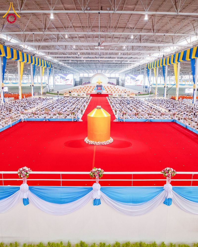 ภาพ No.258103:วันอาทิตย์ที่ 5 ตุลาคม พ.ศ. 2568 พิธีบูชาข้าวพระ ณ สภาธรรมกายสากล วัดพระธรรมกาย