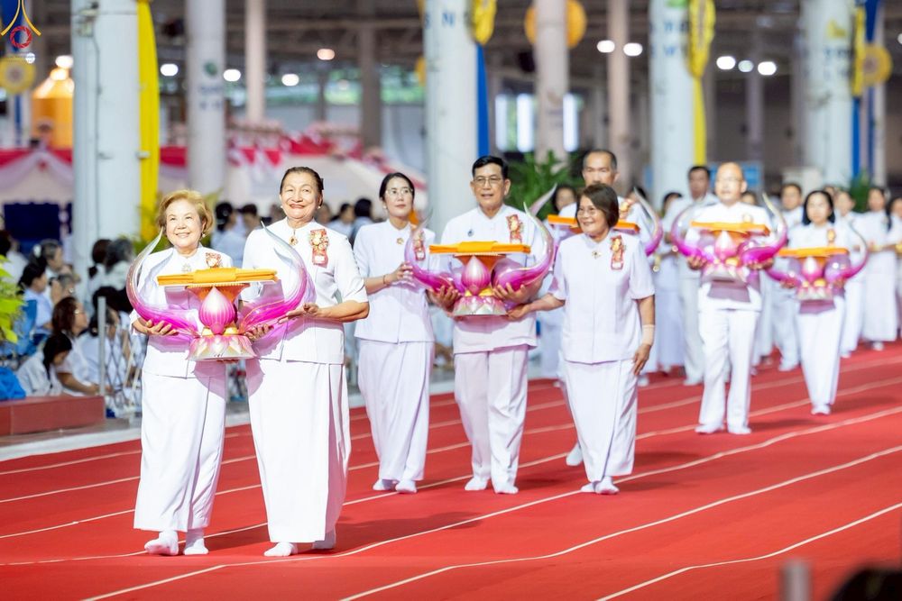 ภาพ No.243902:วันอาทิตย์ที่ 7 กันยายน พ.ศ. 2568 พิธีทอดผ้าป่าสมทบกฐินวัดพระธรรมกาย และสมทบกฐิน 30,000 วัดทั่วไทย ครั้งที่ 2 ณ ห้องแก้วสารพัดนึก 1 วัดพระธรรมกาย