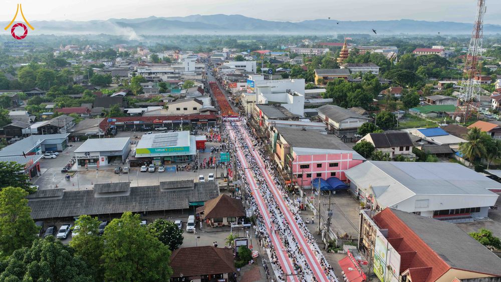 ภาพ No.336861:วันเสาร์ที่ 27 มิถุนายน 2569 พิธีตักบาตรพระ 1,345 รูป  ณ ข่วงสันกำแพง อำเภอสันกำแพง จังหวัดเชียงใหม่