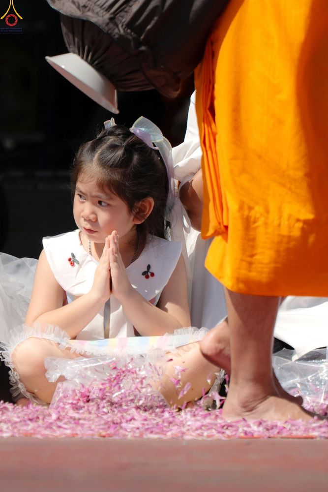 ภาพ No.304249:วันที่ 25 มกราคม พ.ศ. 2569 พิธีต้อนรับพระธรรมยาตรา  รร.สามัคคีราษฏร์บำรุง-วัดพระธรรมกาย ในโครงการธรรมยาตรา กตัญญูบูชา มหาปูชนียาจารย์ พระมงคลเทพมุนี(สด จนฺทสโร) พระผู้ปราบมาร อนุสรณ์สถาน 7 แห่ง ปีที่ 14