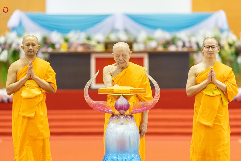 ภาพ No.318600:วันอาทิตย์ต้นเดือนที่ 5 เมษายน พ.ศ.2569 พิธีทอดผ้าป่าสมทบมหาสังฆทาน 40,000 กว่าวัดทั่วประเทศ ณ สภาธรรมกายสากล วัดพระธรรมกาย