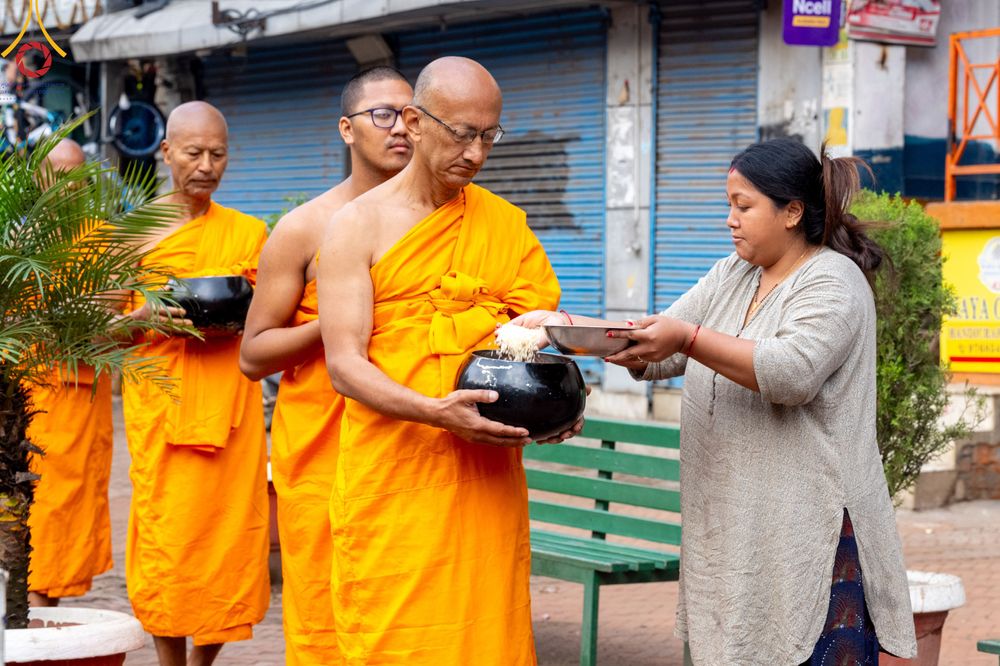 ภาพ No.317216:วันอังคารที่ 31 มีนาคม พ.ศ.2569 จาริกบิณฑบาตแห่งศรัทธา จากวัดอเชศวรสู่สี่แยกปาตันและวัดศรี ประเทศเนปาล