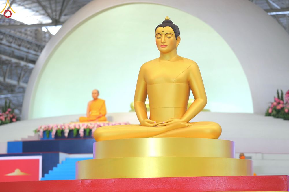 ภาพ No.83607:พิธีวางแผ่นจารึกชื่อและพิธีวางพวงมาลัยสักการะพระประธาน วันอาทิตย์ที่ 16 กรกฎาคม พ.ศ. 2566 ณ รัตนบัลลังก์ สภาธรรมกายสากล วัดพระธรรมกาย