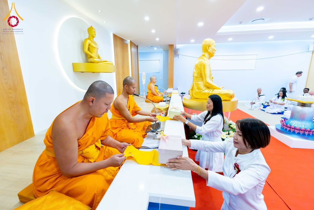 ภาพ No.313295:วันอาทิตย์ที่ 8 มีนาคม พ.ศ. 2569 พิธีสมโภชรูปเหมือนพระมงคลเทพมุนี (สด จนฺทสโร) และพิธีทอดผ้าป่าสามัคคีเพื่อสร้างวิหารพระมงคลเทพมุนี ณ วัดพุทธเคปทาวน์ ประเทศแอฟริกาใต้