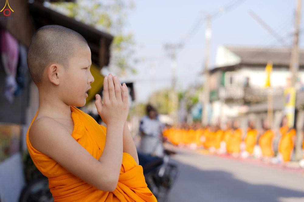 ภาพ No.290456:วันที่ 7 มกราคม พ.ศ. 2569 พิธีต้อนรับพระธรรมยาตรา ณ อนุสรณ์สถานลำดับที่ 2  สถานที่ตั้งมโนปณิธานบวชตลอดชีวิต อนุสรณ์สถานคลองบางนางแท่น (ภาพชุดที่ 2) อ.สามพราน จ.นครปฐม ในโครงการธรรมยาตรา กตัญญูบูชา มหาปูชนียาจารย์ พระมงคลเทพมุนี(สด จนฺทสโร) พระผู้ปราบมาร 