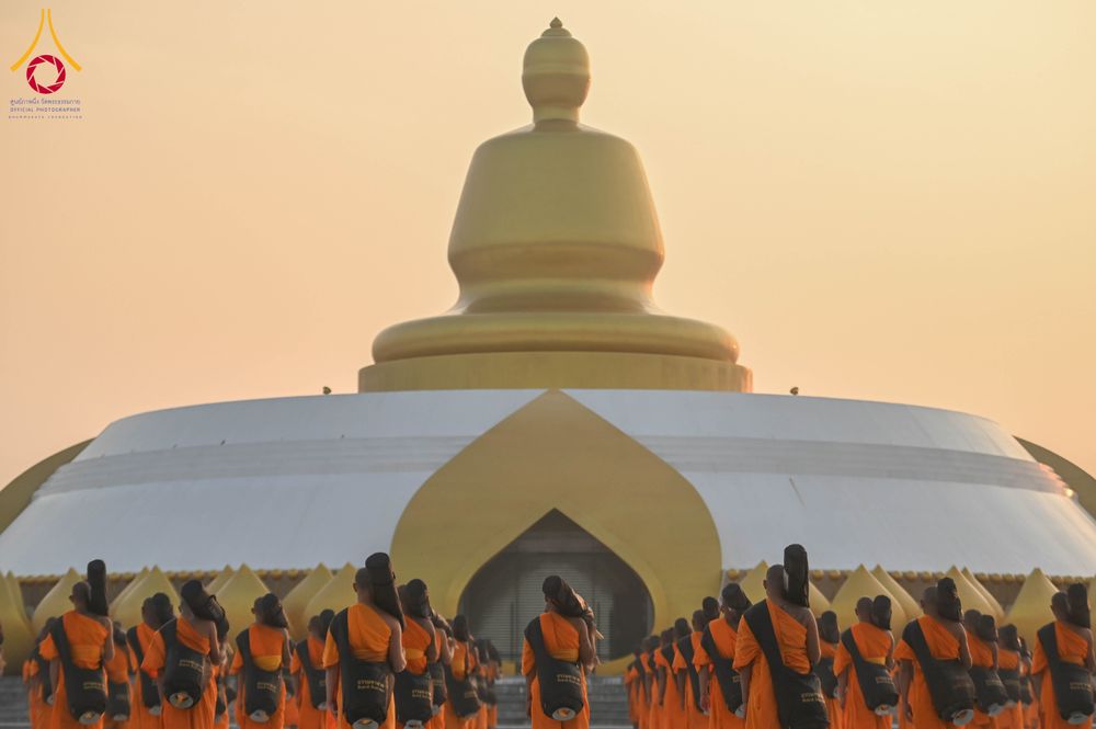 ภาพ No.299854:วันที่ 19 มกราคม พ.ศ.2569 พระธรรมยาตราปฏิบัติธรรมและถ่ายภาพหมู่ประวัติศาสตร์ ณ อนุสรณ์สถานลำดับที่ 5 สถานที่เผยแผ่วิชชาธรรมกายครั้งแรก  อนุสรณ์สถานบางปลาวัดบางปลา อ.บางเลน จ.นครปฐม ในโครงการธรรมยาตรา กตัญญูบูชา มหาปูชนียาจารย์ พระมงคลเทพมุนี(สด จนฺทสโร) 