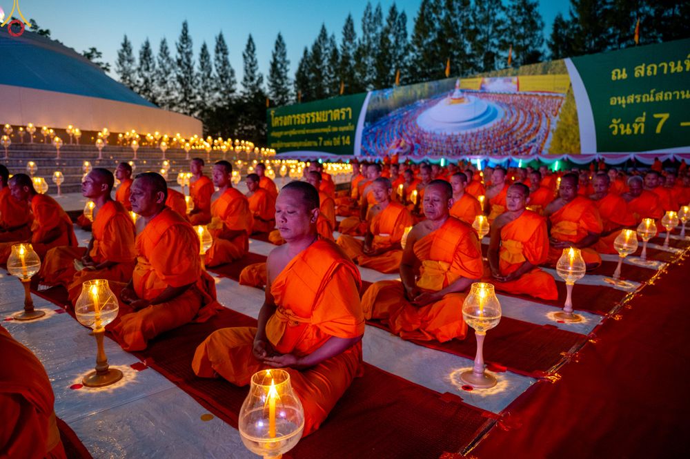 ภาพ No.292127:วันที่ 10 มกราคม พ.ศ. 2569 พิธีจุดประทีปถวายเป็นพุทธบูชา และบูชาธรรมมหาปูชนียาจารย์  ณ อนุสรณ์สถานคลองบางนางแท่น อ.สามพราน จ.นครปฐม ในโครงการธรรมยาตรา กตัญญูบูชา มหาปูชนียาจารย์ พระมงคลเทพมุนี(สด จนฺทสโร) พระผู้ปราบมาร อนุสรณ์สถาน 7 แห่ง ปีที่ 14