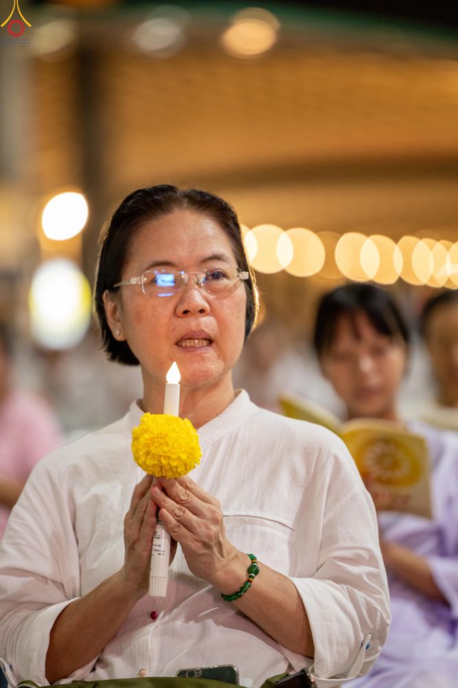 ภาพ No.280315:วันที่ 31 ธันวาคม พ.ศ.2568 -วันที่ 1 มกราคม พ.ศ.2569 พิธีฉลองชัยสวดมนต์บทธัมมจักกับปปวัตนสูตร ครบ 8,000,000,000 จบ , พิธีสวดมนต์ข้ามปี ณ วัดพระธรรมกาย