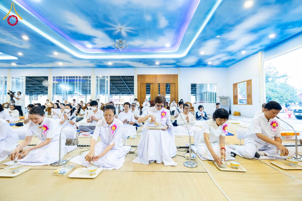 ภาพ No.295557:วันที่ 16 มกราคม พ.ศ. 2569 พิธีถวายภัตตาหารเป็นสังฆทาน แด่พระธรรมยาตรา ณ วัดโบสถ์บน ต.บางคูเวียง จ.นนทบุรี อนุสรณ์สถานลำดับที่ 4 สถานที่เกิดด้วยกายธรรม ในโครงการธรรมยาตรา กตัญญูบูชา มหาปูชนียาจารย์ พระมงคลเทพมุนี(สด จนฺทสโร) พระผู้ปราบมาร อนุสรณ์สถาน 7 แ