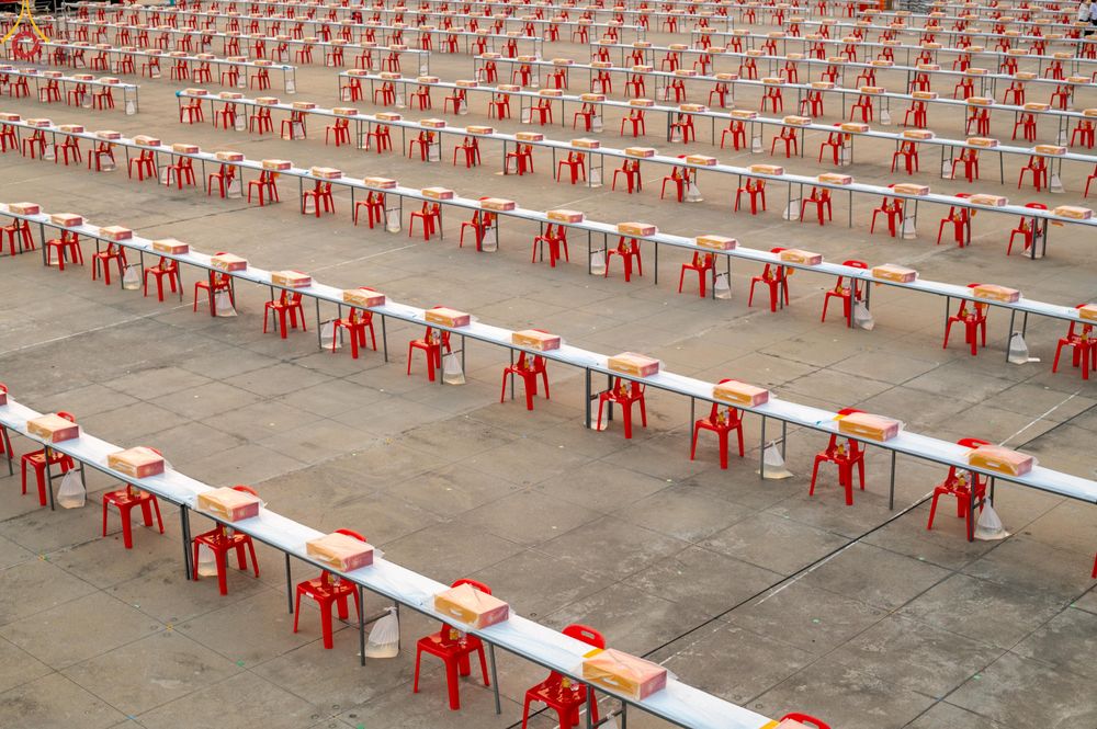ภาพ No.323172:วันที่ 19 เมษายน พ.ศ.2569 การเรียงกล่องไทยธรรม , เตรียมงานจราจร เพื่องานถวายมหาสังฆทาน 40,000 กว่าวัดทั่วประเทศ วันคุ้มครองโลก 22 เมษายน พ.ศ.2569 วัดพระธรรมกาย