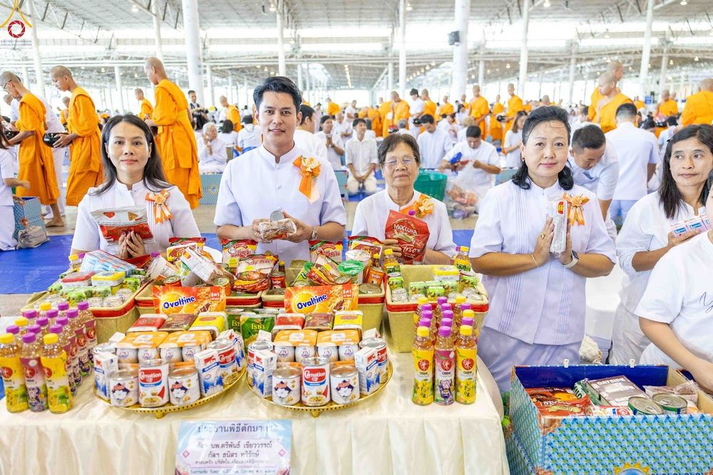 ภาพ No.345408:วันพฤหัสบดีที่ 27 สิงหาคม พ.ศ.2569 พิธีตักบาตรในวันธรรมชัย ณ สภาธรรมกายสากล วัดพระธรรมกาย ปทุมธานี
