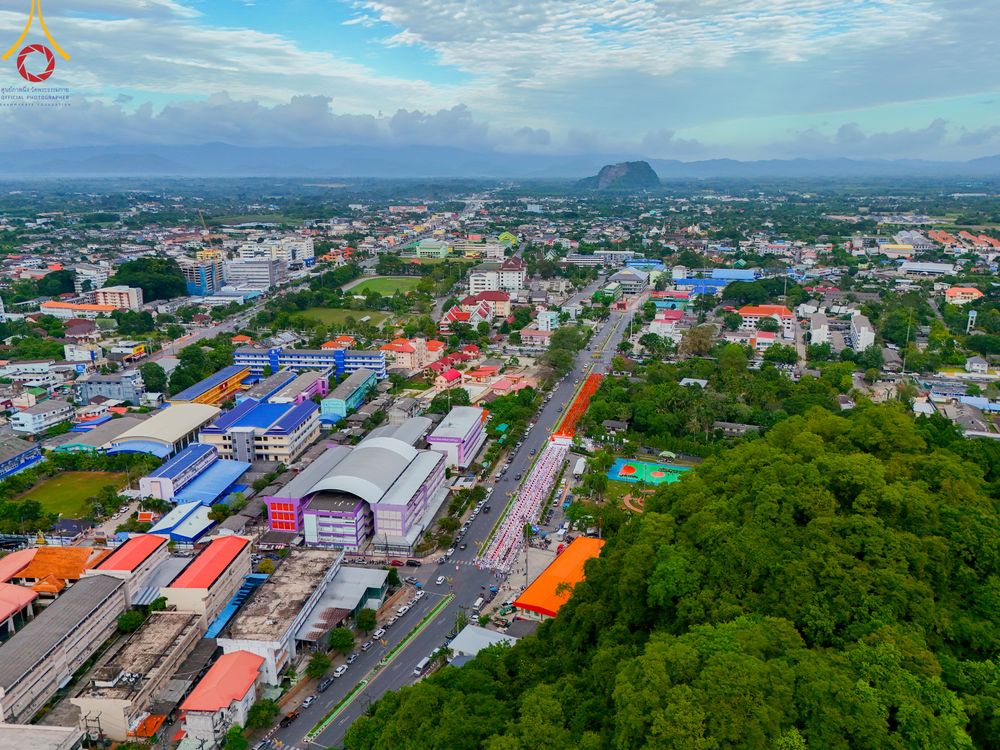 ภาพ No.341151:วันที่ 27 กรกฎาคม พ.ศ. 2569 พิธีตักบาตรพระ 1,000 รูป เมืองพัทลุง  ณ ถนนราเมศวร์ อ.เมือง จ.พัทลุง
