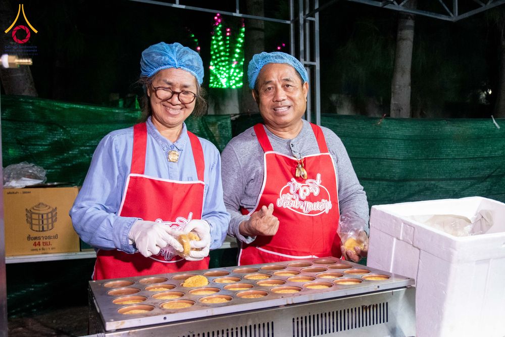 ภาพ No.288171:วันที่ 5 มกราคม พ.ศ. 2569 พิธีถวายภัตตาหารเป็นสังฆทาน แด่พระธรรมยาตรา ในโครงการธรรมยาตรา กตัญญูบูชา มหาปูชนียาจารย์ พระมงคลเทพมุนี(สด จนฺทสโร) พระผู้ปราบมาร อนุสรณ์สถาน 7 แห่ง ปีที่ 14 ณ อนุสรณ์สถานมหาวิหารพระมงคลเทพมุนี (โลตัสแลนด์) อ.สองพี่น้อง จ.สุพรร