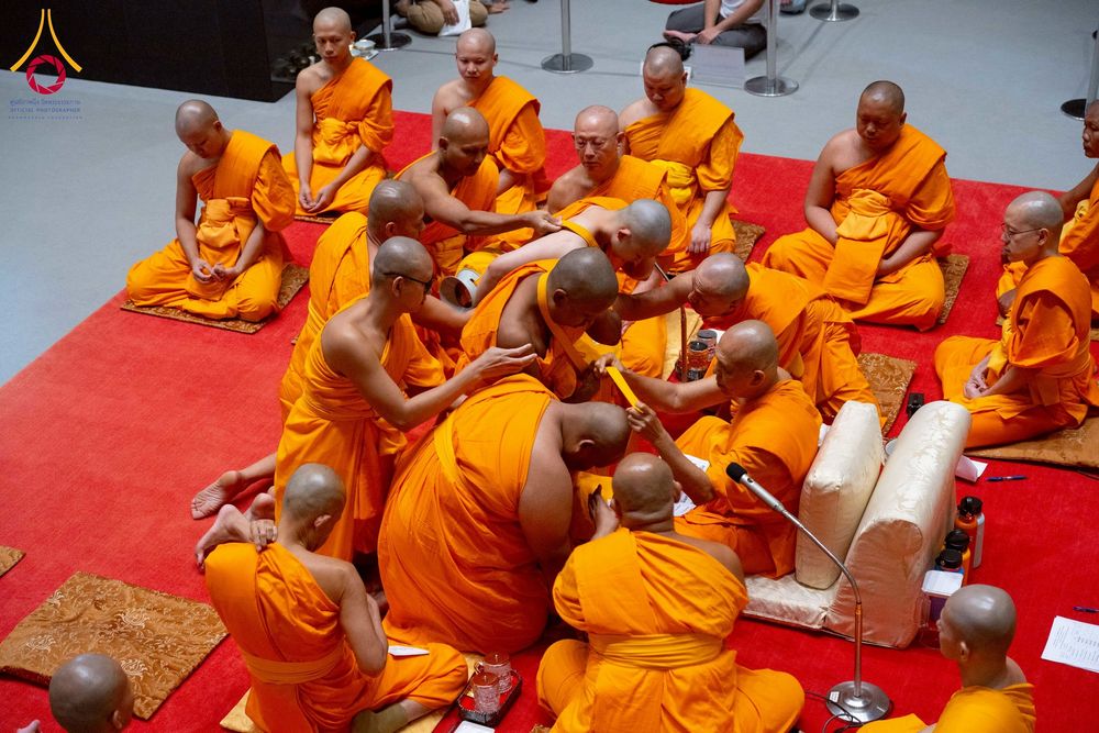 ภาพ No.244914:วันเสาร์ที่ 6 กันยายน พ.ศ. 2568 พิธีถวายบาตร บรรพชา อุปสมบทของนาคธรรมทายาท โครงการอุปสมบทหมู่บูชาธรรมครบรอบ 108 ปี  วันครูผู้ค้นพบวิชชาธรรมกาย ณ โบสถ์พระไตรปิฎก วัดพระธรรมกาย