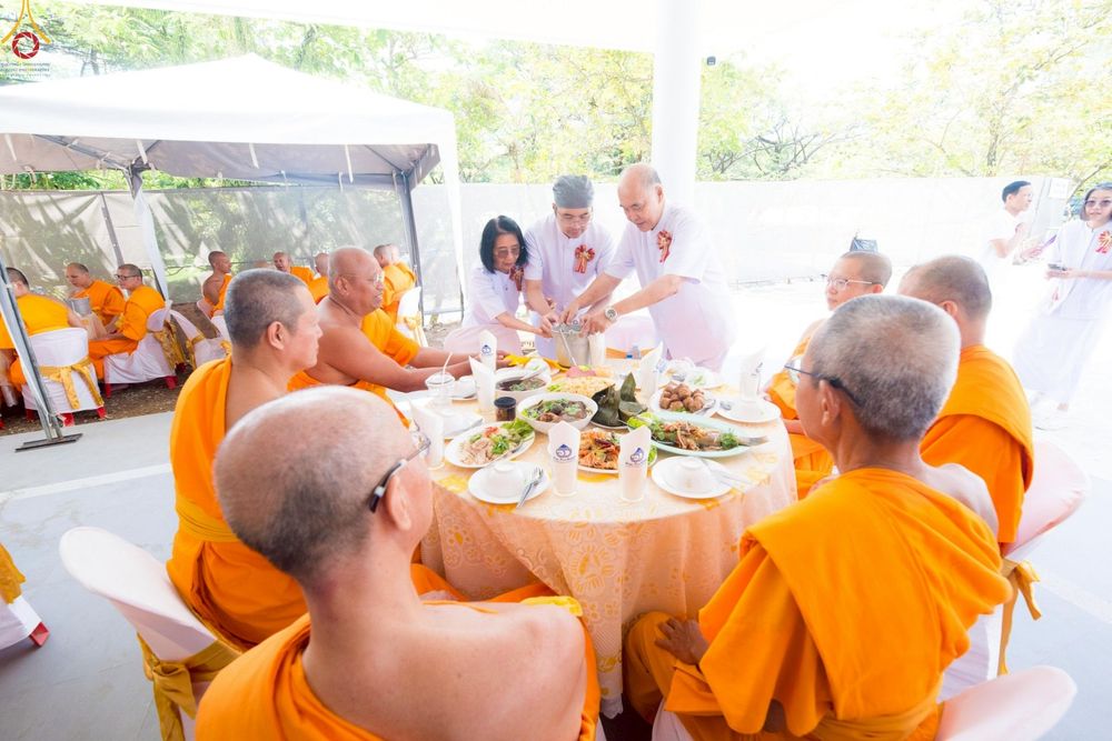 ภาพ No.249314:วันที่ 20 กันยายน พ.ศ. 2568 พิธีประดิษฐานรูปหล่อหลวงปู่วัดปากน้ำ ภาษีเจริญ ณ วิหารพระมงคลเทพมุนี (สด จนฺทสโร) ศูนย์ปฏิบัติธรรมภูเก็ต จ.ภูเก็ต