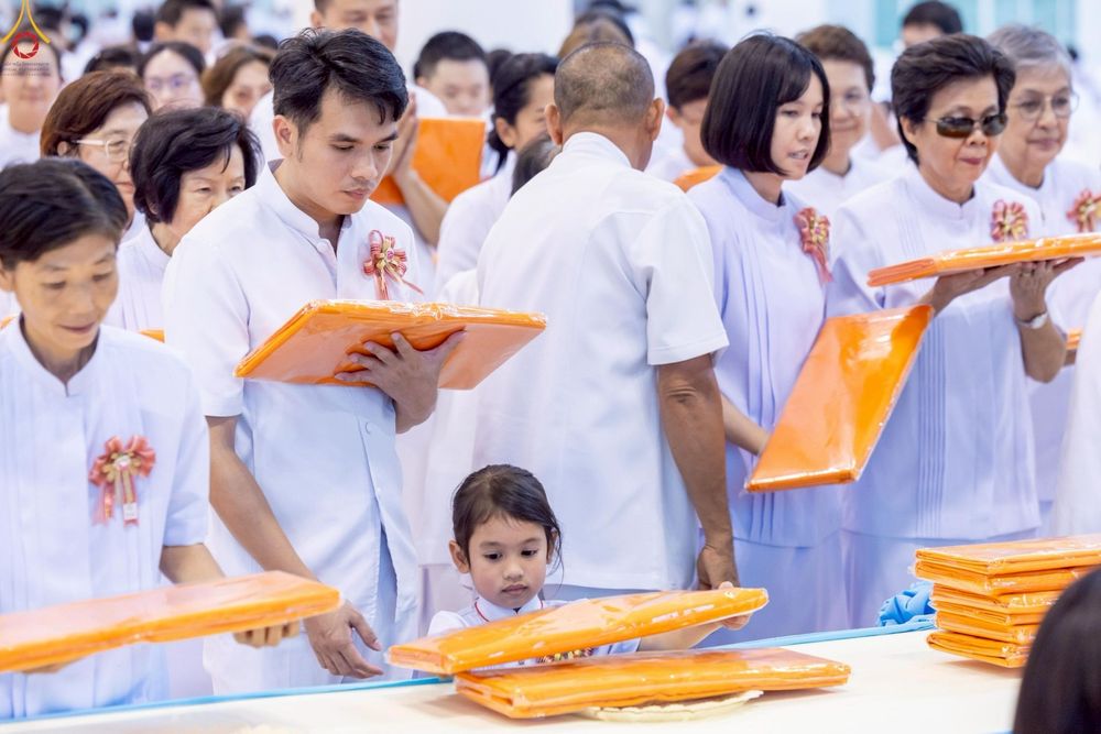 ภาพ No.244058:วันอาทิตย์ที่ 7 กันยายน พ.ศ. 2568 พิธีทอดผ้าป่าสมทบกฐินวัดพระธรรมกาย และสมทบกฐิน 30,000 วัดทั่วไทย ครั้งที่ 2 ณ ห้องแก้วสารพัดนึก 1 วัดพระธรรมกาย