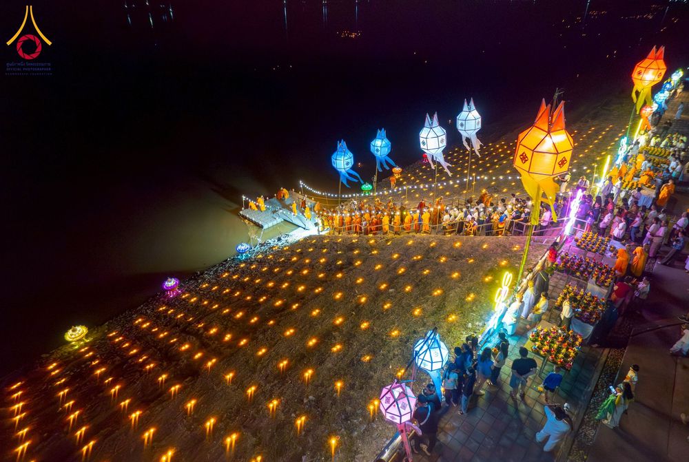 ภาพ No.266232:วันพุธที่ 5 พฤศจิกายน พ.ศ. 2568 (วันพระ ขึ้น 15 ค่ำ เดือน 12) พิธีจุดประทีปโคมลาน, โคมลอย และลอยกระทง ถวายประทีปเป็นพุทธบูชา สร้างความสว่างไสวให้กับแผ่นดินด้วยแสงธรรม ณ พุทธอุทยานนานาชาติ จังหวัดหนองคาย