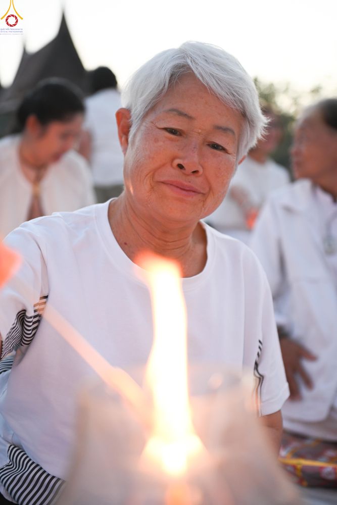 ภาพ No.294057:วันที่ 13 มกราคม พ.ศ. 2569 พิธีจุดประทีปถวายเป็นพุทธบูชา และบูชาธรรมมหาปูชนียาจารย์  (ภาพชุดที่ 2) ณ วัดสองพี่น้อง ต.ต้นตาล อ.สองพี่น้อง จ.สุพรรณบุรี ในโครงการธรรมยาตรา กตัญญูบูชา มหาปูชนียาจารย์ พระมงคลเทพมุนี(สด จนฺทสโร) พระผู้ปราบมาร อนุสรณ์สถาน 7 แห่