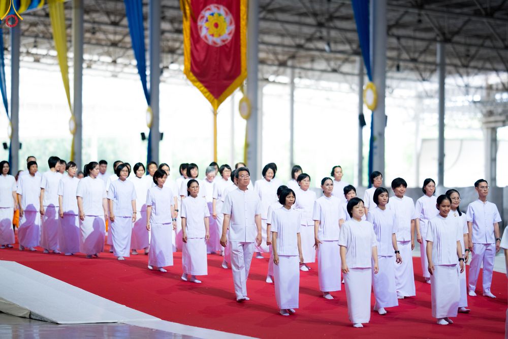ภาพ No.338973:วันอาทิตย์ที่ 12 กรกฎาคม พ.ศ.2569 พิธีมุทิตาผู้สอบได้เปรียญธรรม ประโยค 1-2 ถึง ป.ธ.9 และ บ.ศ.1-2 ถึง บ.ศ.6 สำนักศาสนศึกษาวัดพระธรรมกาย ประจำปี 2569, พิธีมอบตราตั้งแต่งตั้งอาจารย์ใหญ่ สำนักศาสนศึกษาวัดพระธรรมกาย