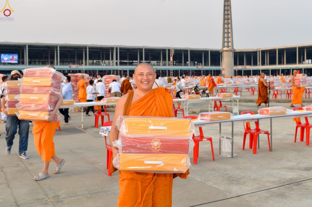 ภาพ No.323119:วันที่ 19 เมษายน พ.ศ.2569 การเรียงกล่องไทยธรรม , เตรียมงานจราจร เพื่องานถวายมหาสังฆทาน 40,000 กว่าวัดทั่วประเทศ วันคุ้มครองโลก 22 เมษายน พ.ศ.2569 วัดพระธรรมกาย