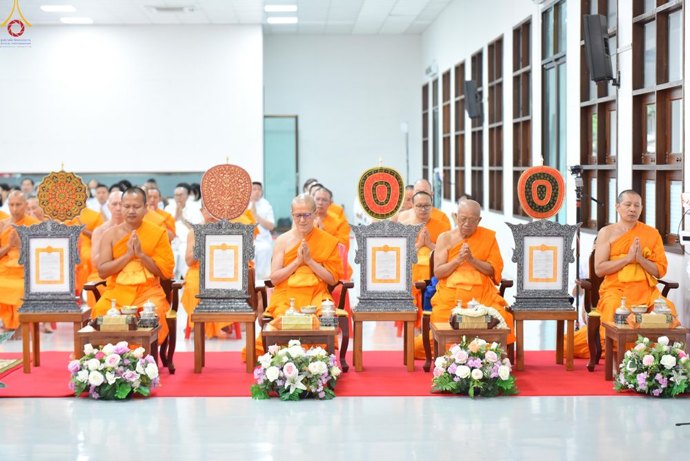 ภาพ No.343000:วันอาทิตย์ที่ 9 สิงหาคม พ.ศ.2569 พิธีมอบพัด ตั้งฐานานุกรม พระราชภาวนาวชิรวิเทศ วิ. ณ ห้องอาคารปลูกศรัทธา 2 วัดพระธรรมกาย